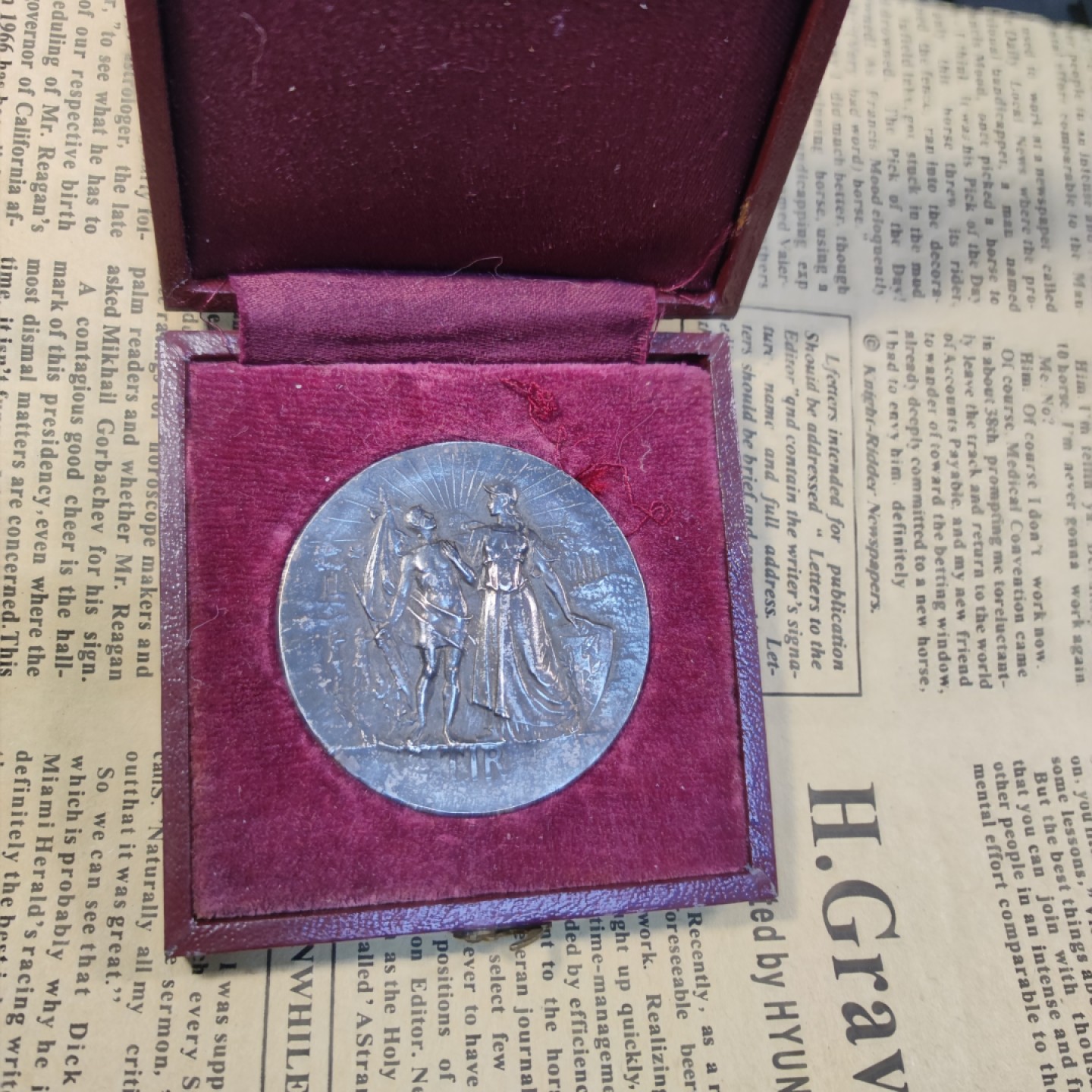 gush小明220721 原盒法国射击节镀银铜章