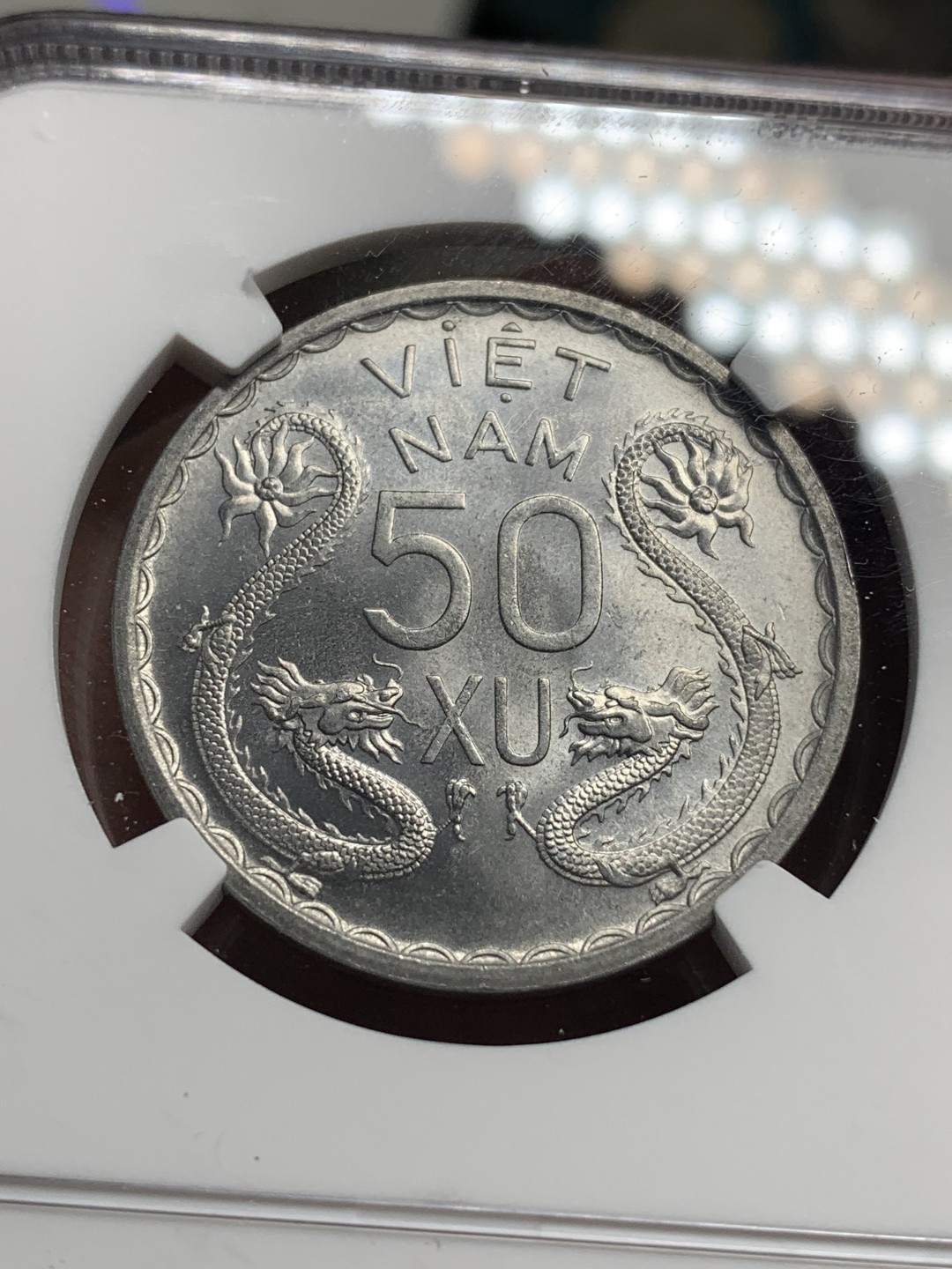 《竞宝斋》第76场-本周日，周一2场连拍（全场不限金额包邮） NGC MS65 越南/南越1953年50XU三姐妹双龙大铝币，高分热门品种，强转光品相完美