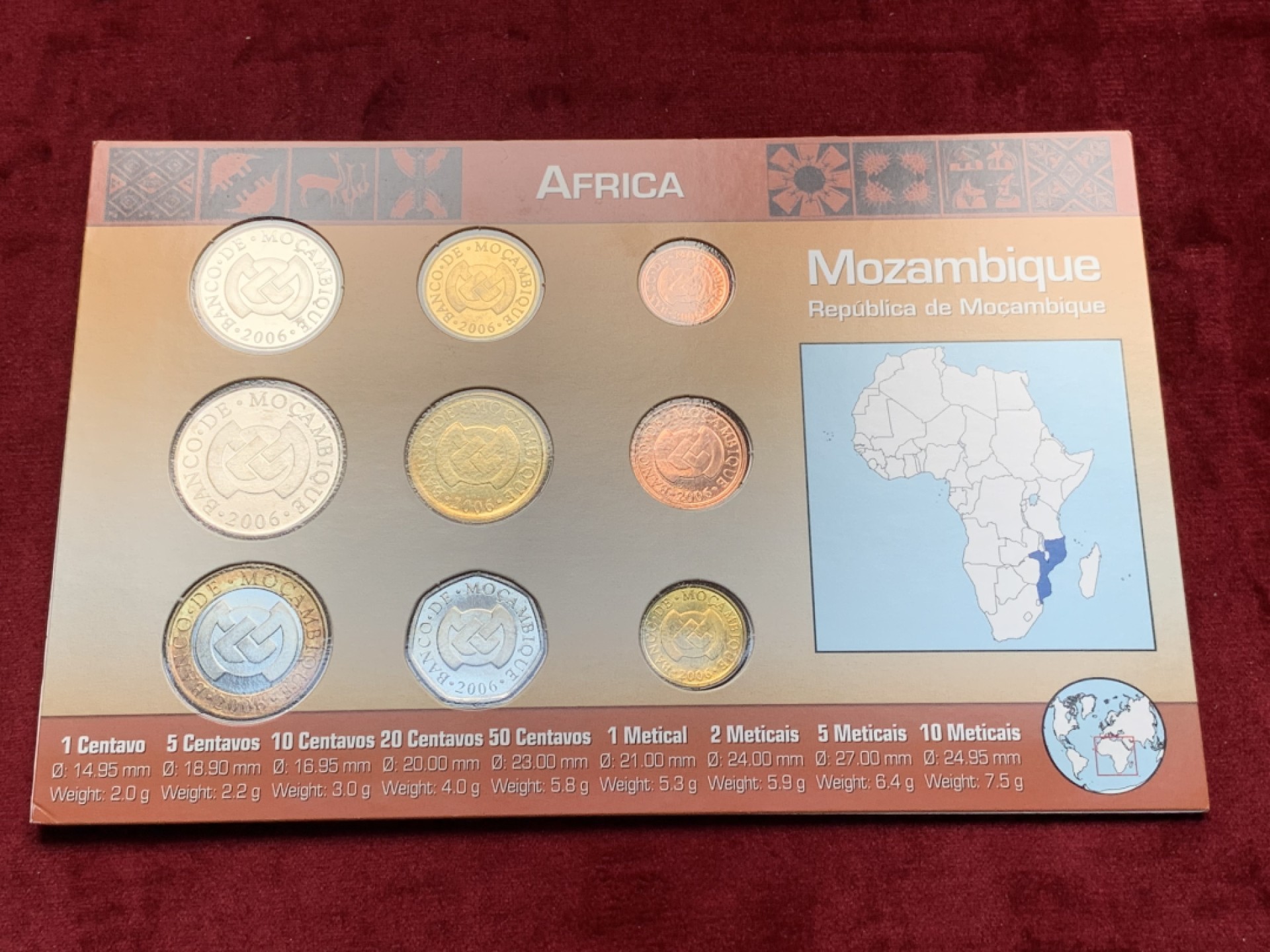 《竞宝斋》第76场-本周日，周一2场连拍（全场不限金额包邮） 莫桑比克2006年清年份套币全套BU，带币商证书一张