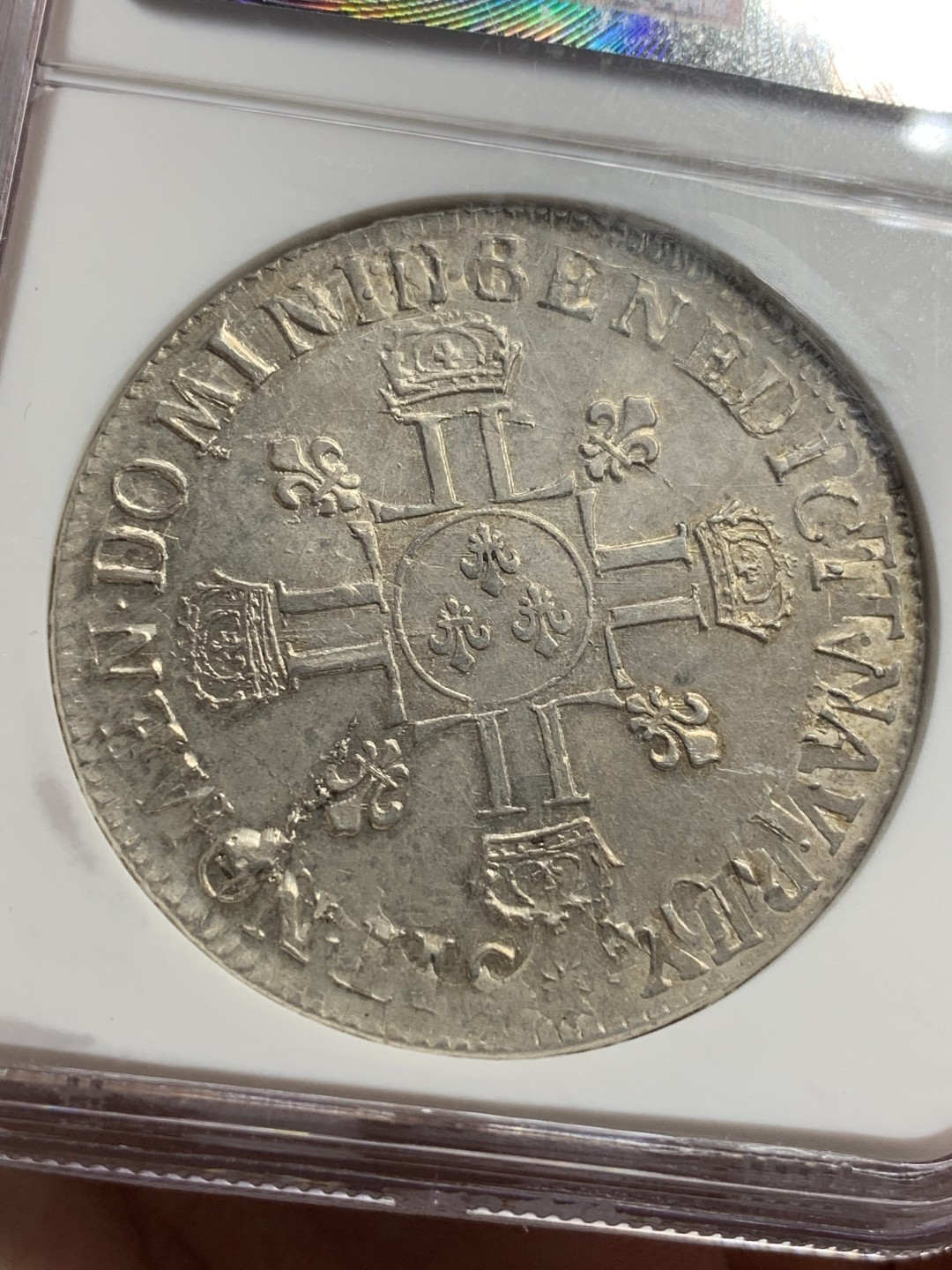 《竞宝斋》第76场-本周日，周一2场连拍（全场不限金额包邮） NGC AU58 1704年法国路易十四埃居 亚军分，黄油光深打无减重，这个版本全部是在旧币上重新压制，能有这个状态非常难得