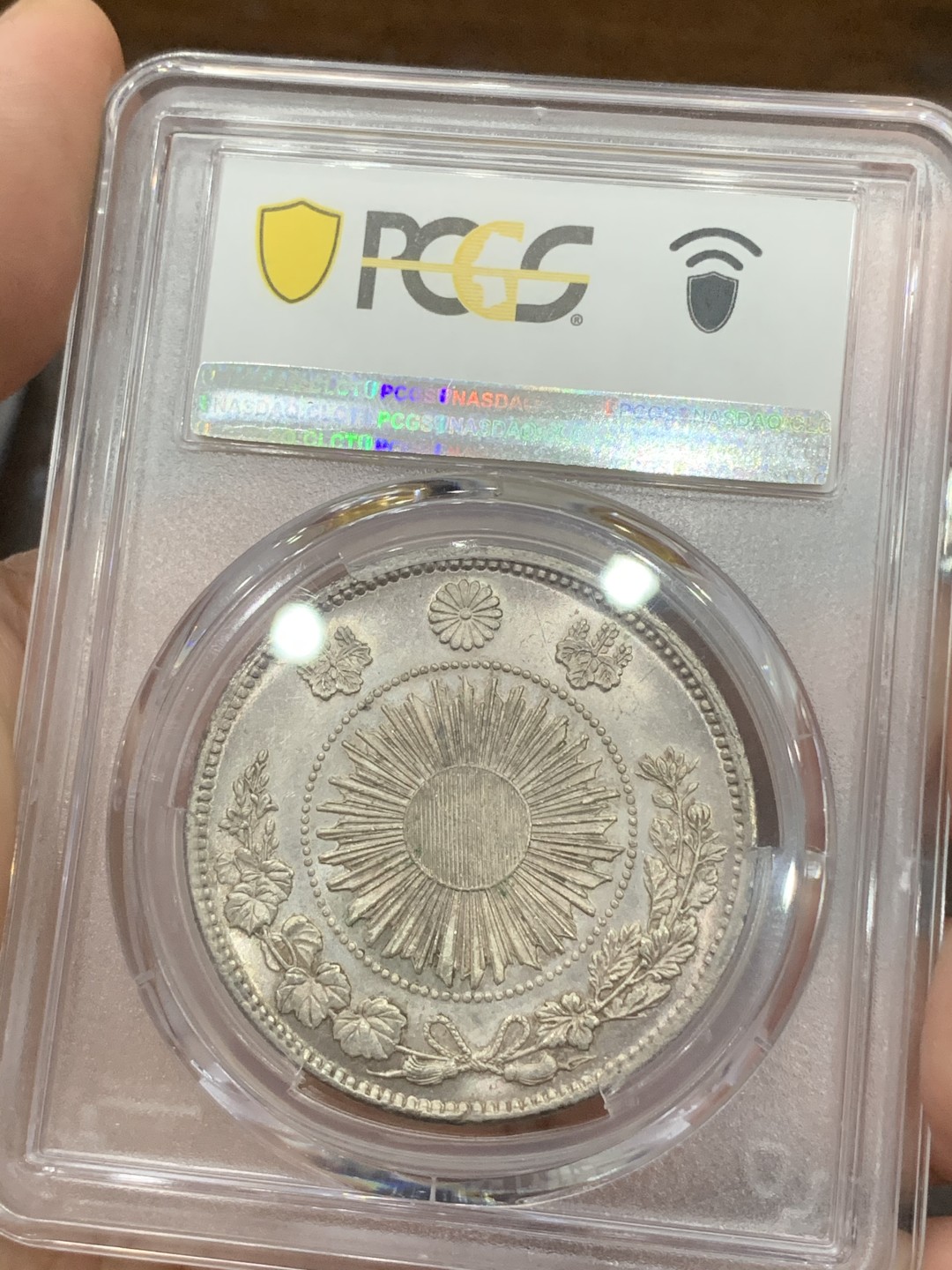 《竞宝斋》第76场-本周日，周一2场连拍（全场不限金额包邮） PCGS MS62 日本 明治三年 龙一元 银币 原味深大 底板镜面光 状态一流