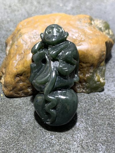 天然新疆和田青玉雕颗葫芦猴一个，寓意（福禄侯） - 天然新疆和田青玉雕颗葫芦猴一个，寓意（福禄侯）
