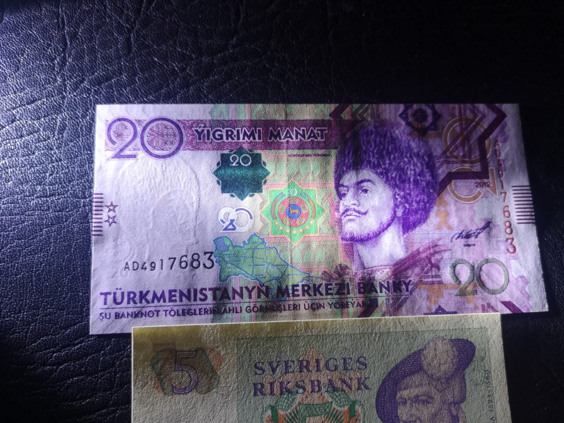 《外钞收藏家》第一百九十期 佛得角、瑞典、土库曼斯坦 三张精美纸币一起 全新UNC