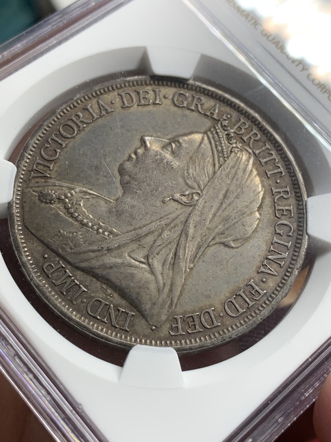 《竞宝斋》第76场-本周日，周一2场连拍（全场不限金额包邮） NGC-AU58 英国1893年马剑，原汁原味，包浆漂亮