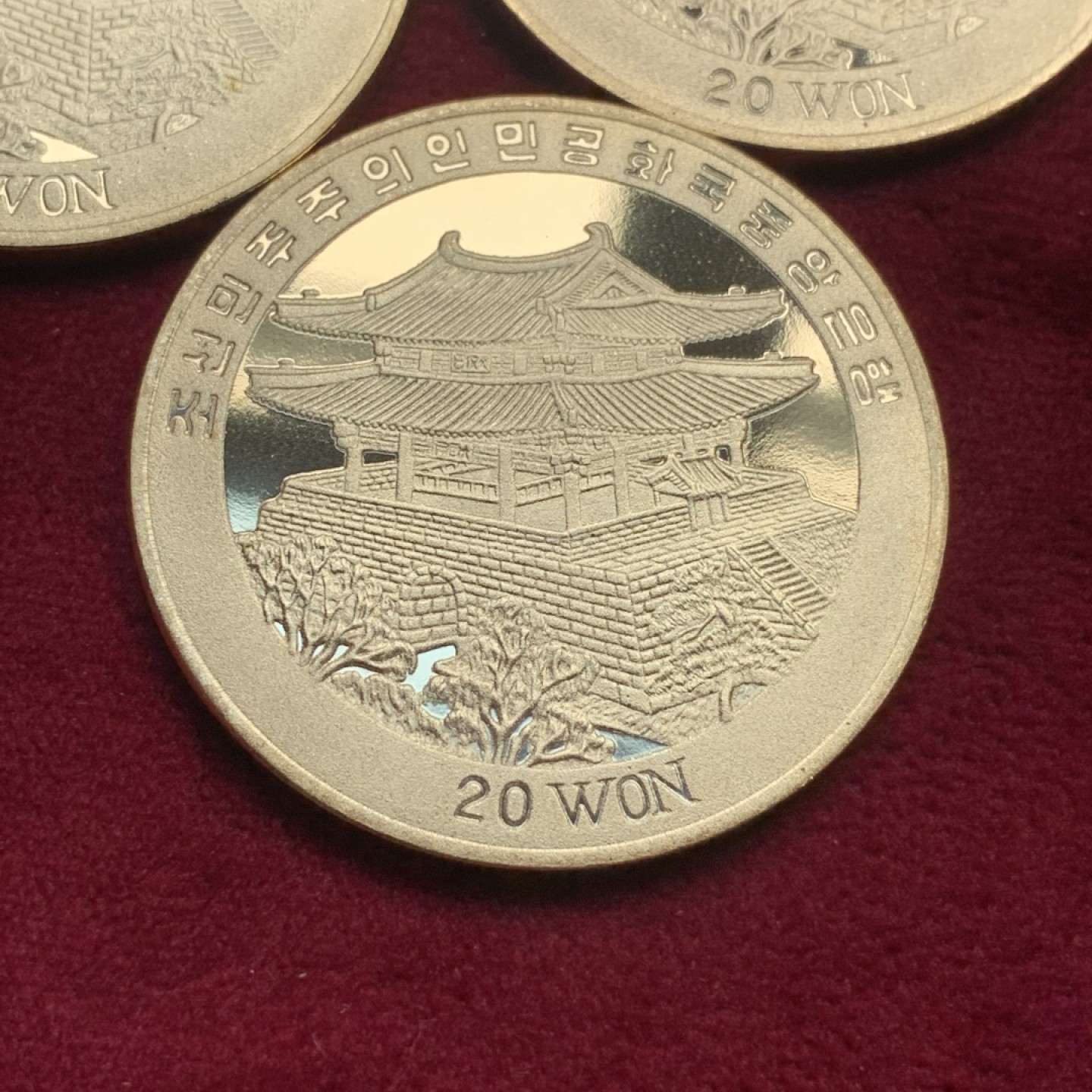 《竞宝斋》第76场-本周日，周一2场连拍（全场不限金额包邮） 2003年 朝鲜-火车 铜币 3枚全 发行量3000枚