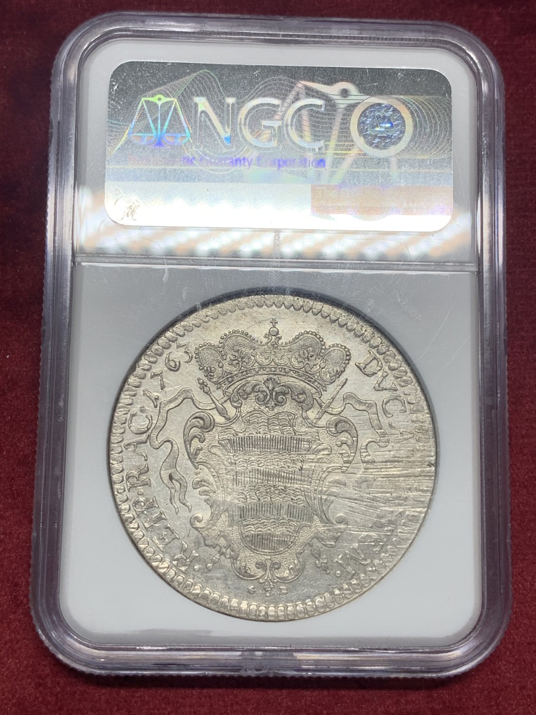 《竞宝斋》第76场-本周日，周一2场连拍（全场不限金额包邮） NGC UNC 1763年拉古萨一泰勒大银币正面细节好，背面这个品种普遍减重痕