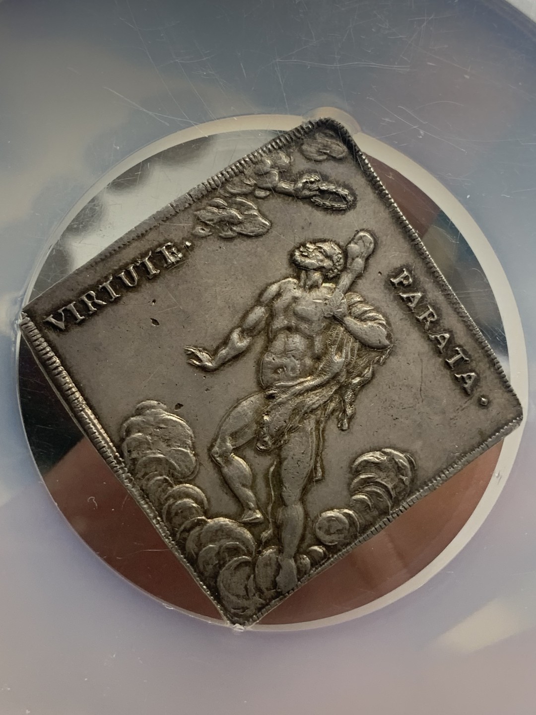 《竞宝斋》第76场-本周日，周一2场连拍（全场不限金额包邮） NGC MS62 1679年萨克森奈梅亨和平方型泰勒 纪念法荷战争结束奈梅亨条约缔结的泰勒，稀少品种，唯一冠军分