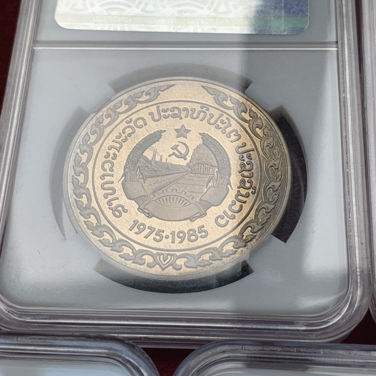 《竞宝斋》第76场-本周日，周一2场连拍（全场不限金额包邮） 老挝1985年  原苏联代铸5枚一组 装精致套币