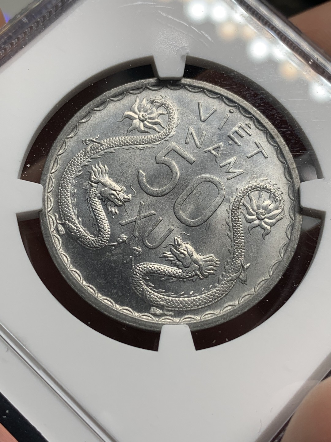 《竞宝斋》第76场-本周日，周一2场连拍（全场不限金额包邮） NGC MS65 越南/南越1953年50XU三姐妹双龙大铝币，高分热门品种，强转光品相完美