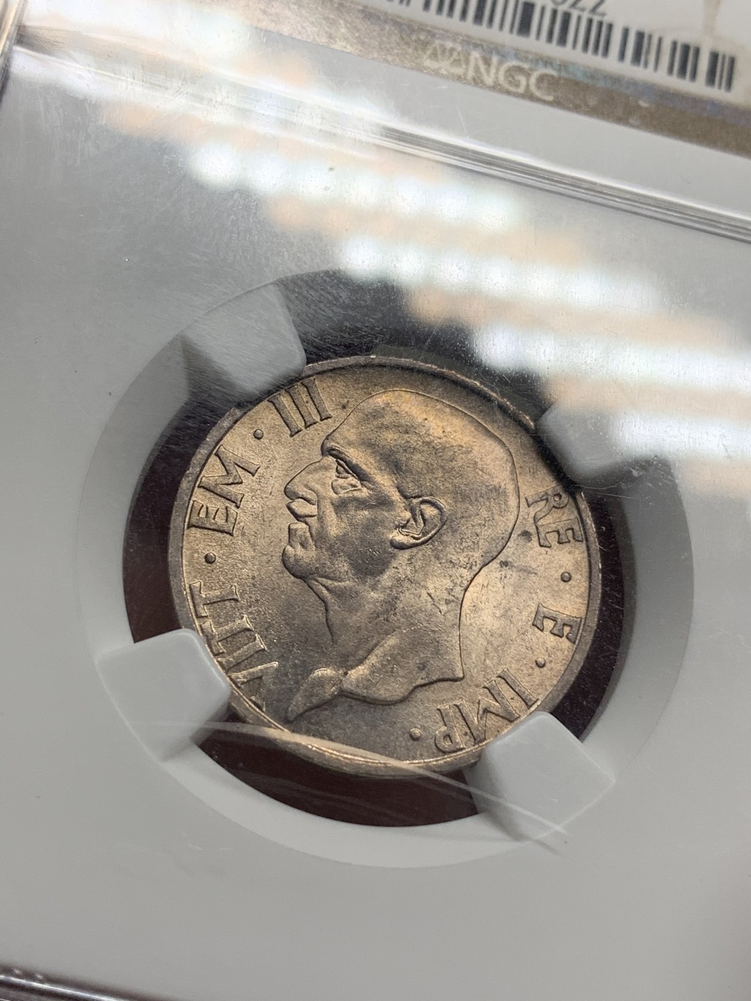 《竞宝斋》第76场-本周日，周一2场连拍（全场不限金额包邮） NGC MS64意大利王国1936年5里拉，强转光，极好的状态。