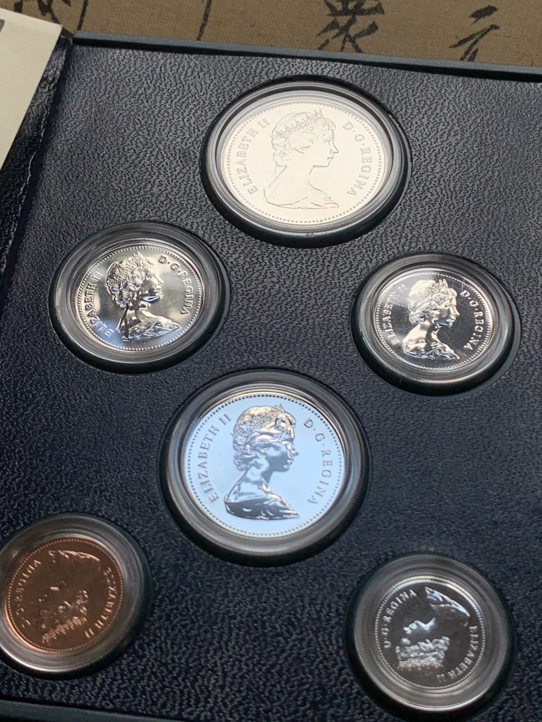 《竞宝斋》第76场-本周日，周一2场连拍（全场不限金额包邮） 加拿大1981年清年份官方原装套币全套BU