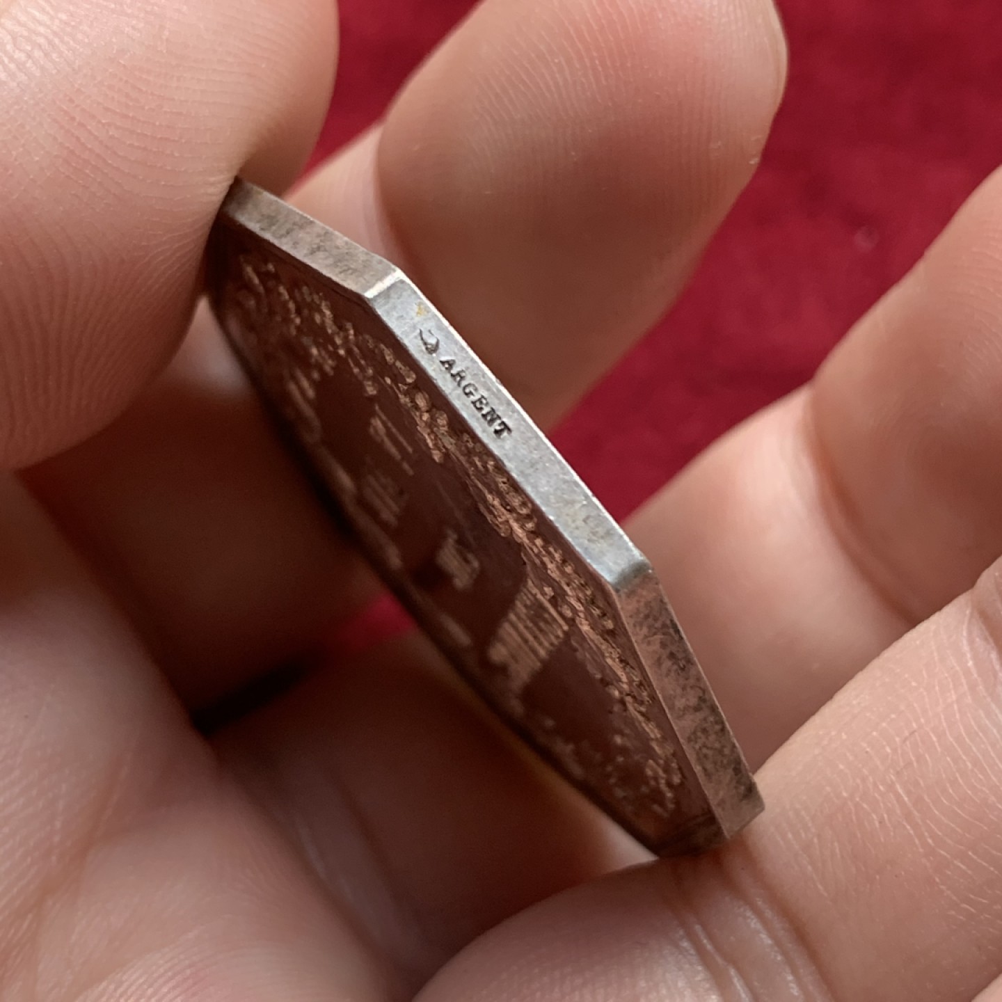 《竞宝斋》第76场-本周日，周一2场连拍（全场不限金额包邮） 法国女神保险八角银章，19.2克36mm手指AR边铭