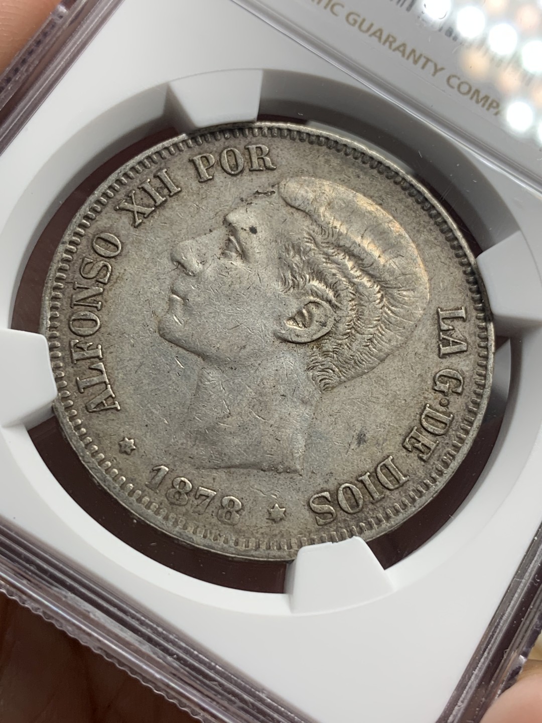 《竞宝斋》第76场-本周日，周一2场连拍（全场不限金额包邮） NGC-XF 西班牙1878年 阿方索十二世 5比塞塔双柱 大银币 有小戳 细节都不错