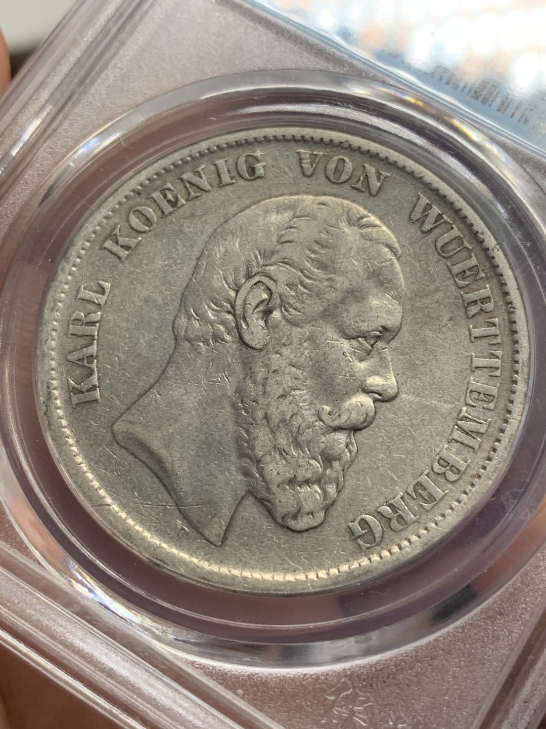 《竞宝斋》第76场-本周日，周一2场连拍（全场不限金额包邮） 保粹 AU 53 德国 1876年 符腾堡 卡尔 5马克。 在位时间短，铸造数量稀少，87万枚，早期短翅鹰。流通好品