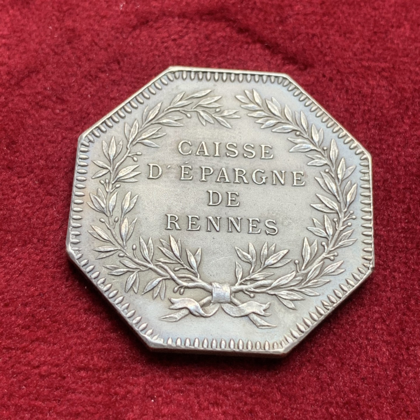 《竞宝斋》第76场-本周日，周一2场连拍（全场不限金额包邮） 法国雷恩城市徽章八角银章，15.2克32mm丰饶角1AR边铭
