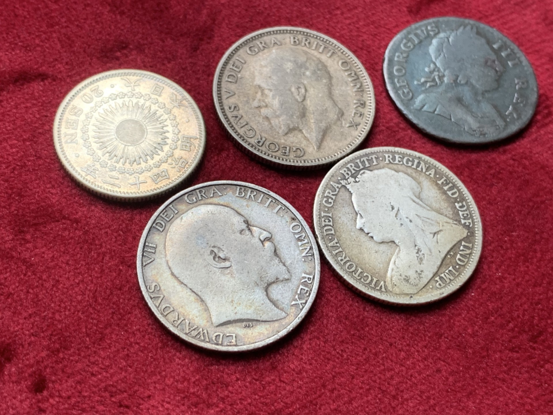 《竞宝斋》第76场-本周日，周一2场连拍（全场不限金额包邮） 好品相英国先令三枚和一枚状态不错的1773法新，还有一枚UNC旭日二十钱，五枚一起