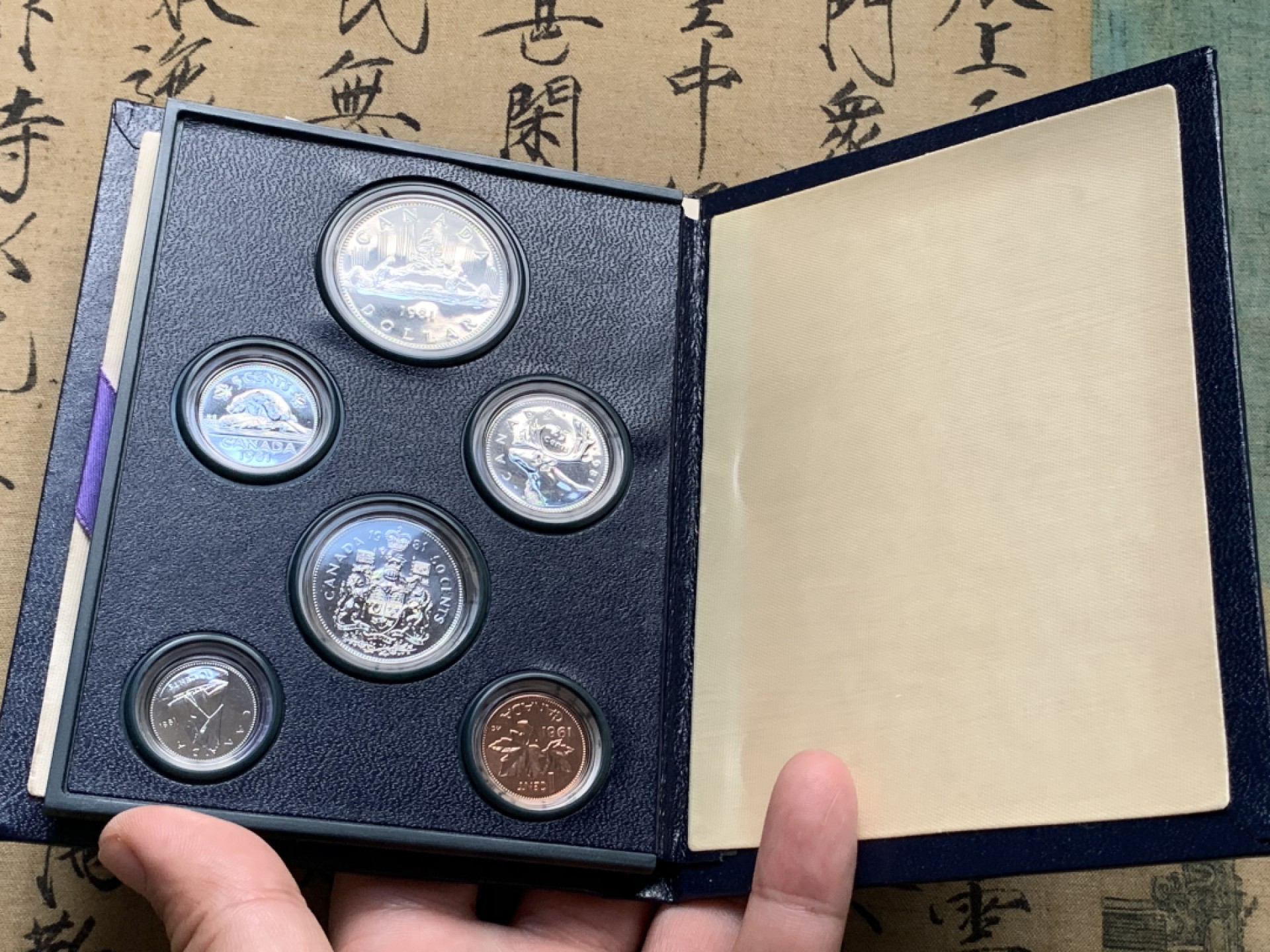 《竞宝斋》第76场-本周日，周一2场连拍（全场不限金额包邮） 加拿大1981年清年份官方原装套币全套BU