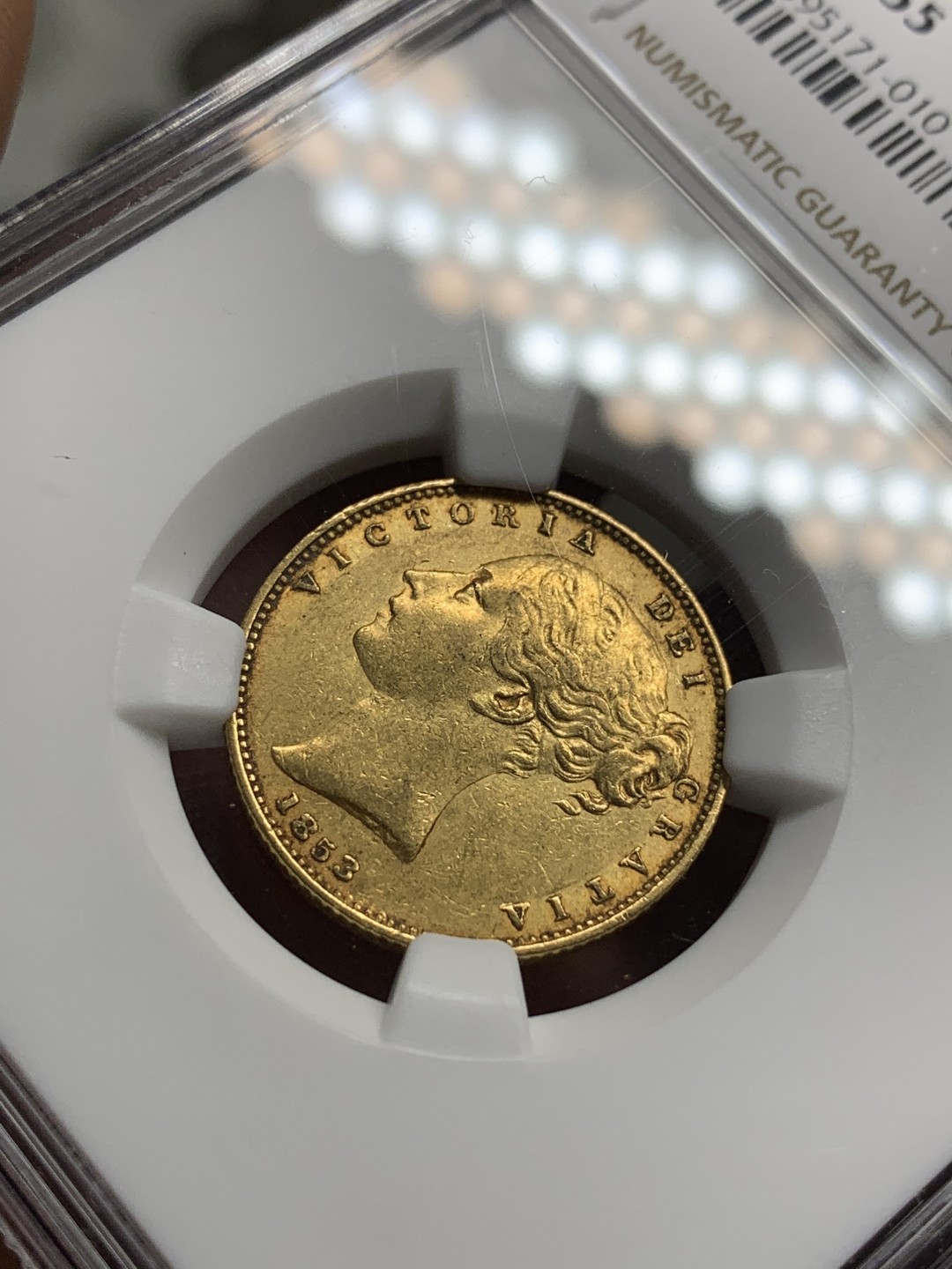 《竞宝斋》第76场-本周日，周一2场连拍（全场不限金额包邮） NGC-AU55 英国 1853年 维多利亚女神年轻头 1英镑金币 早期年份有这个状态已经非常难得
