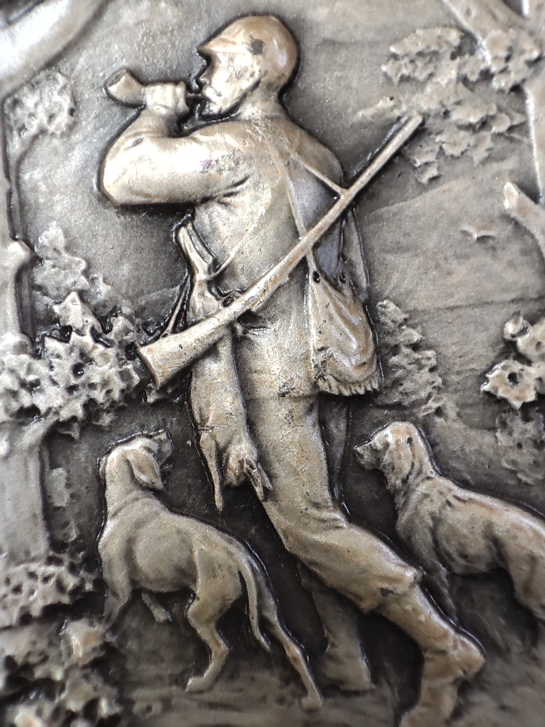 gush小明220721 法国造币厂大楼和瑞士狩猎节纪念章二枚一起