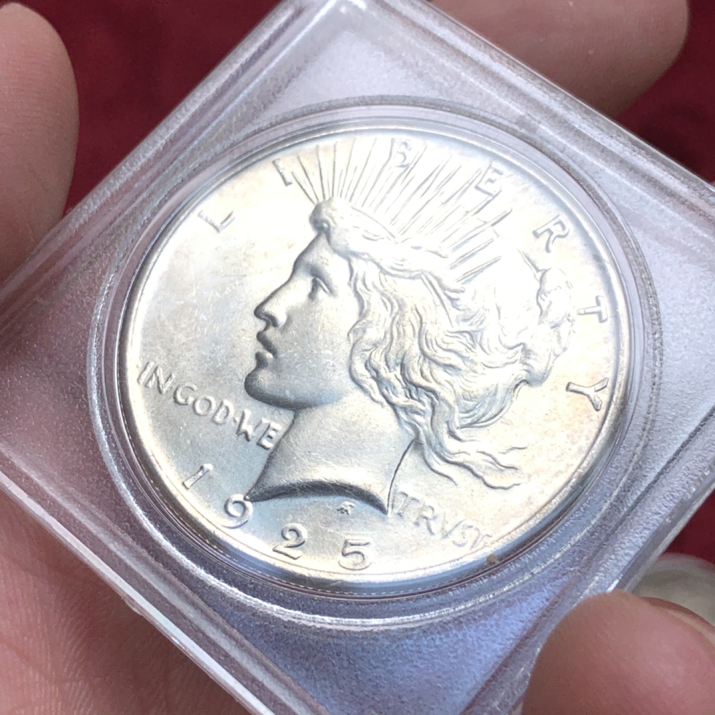 《竞宝斋》第76场-本周日，周一2场连拍（全场不限金额包邮） 美国 1925年 和平 1美元 银币 状态不错 淡彩包浆