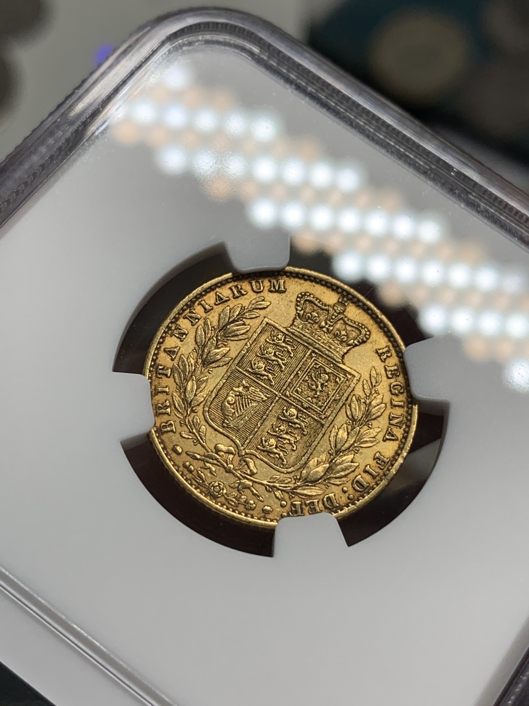 《竞宝斋》第76场-本周日，周一2场连拍（全场不限金额包邮） NGC-AU55 英国 1853年 维多利亚女神年轻头 1英镑金币 早期年份有这个状态已经非常难得