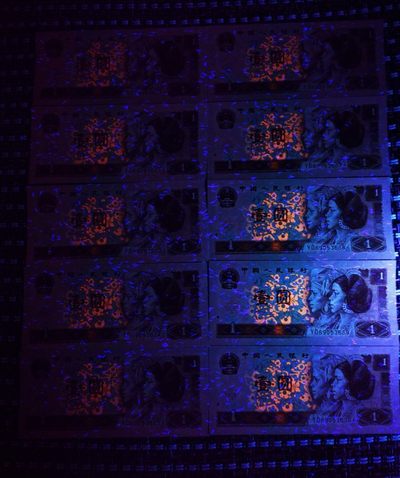  千家小金拍！yo最新流水6905！ 高端超密絲！顶级高密丝！浮水印双标！钱坤评级高分，新流水YO6905单张完美高分一组，带超密丝四张！高密丝是极其接近于超密丝的顶级货！评级前拍的裸币图就是這一組，密不密一看便知！ -  千家小金拍！yo69053690！ 頂級高密絲！浮水印双标！钱坤评级67分，新流水YO6905评级前拍的裸币图就是這一組，密不密一看便知！