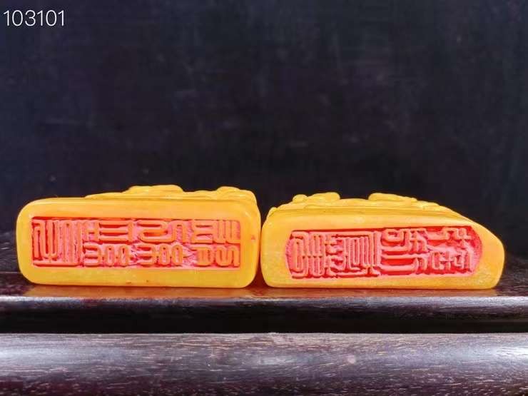 田黄石印章，纯手工雕刻，包浆厚重，刻刀力度深邃，用料上品，呈色稳定