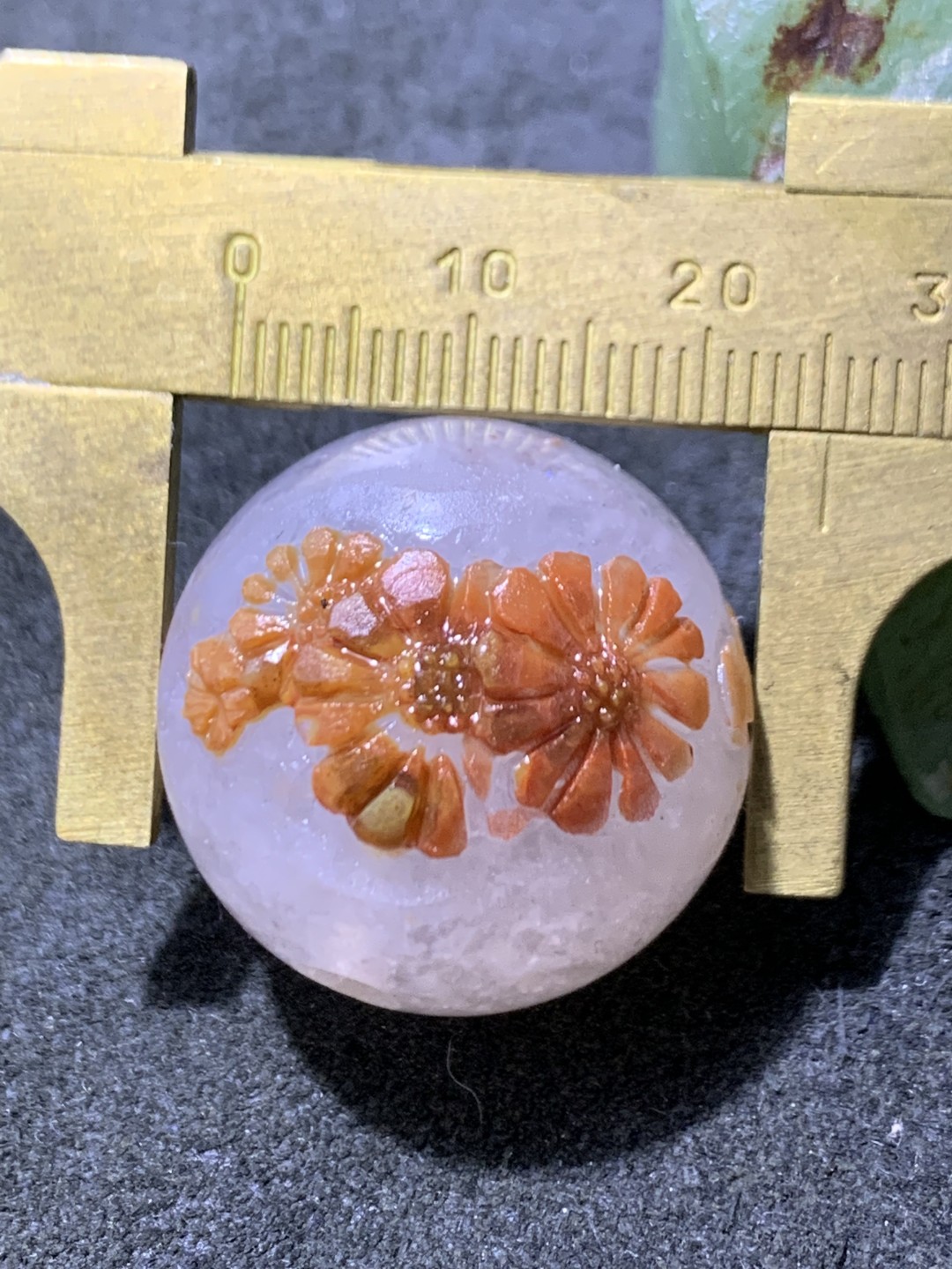 精美冰飘亚光战国红玛瑙巧雕太阳花圆珠一个，