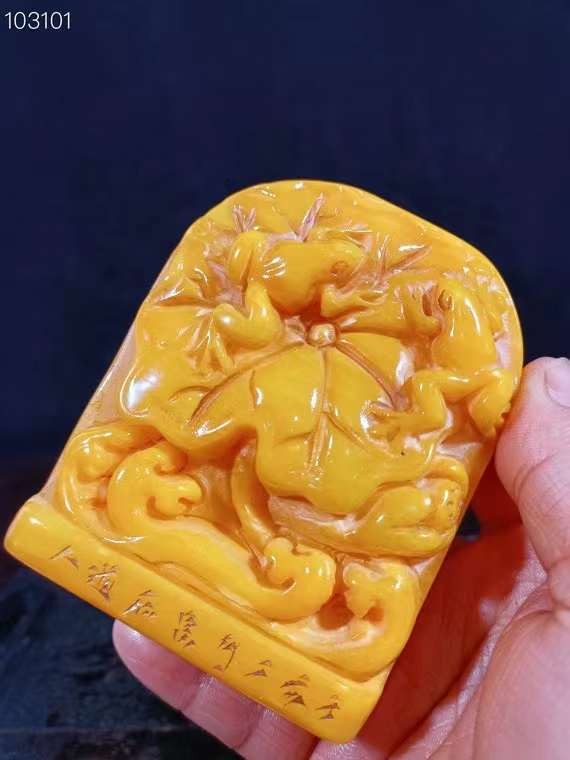 田黄石印章，纯手工雕刻，包浆厚重，刻刀力度深邃，用料上品，呈色稳定