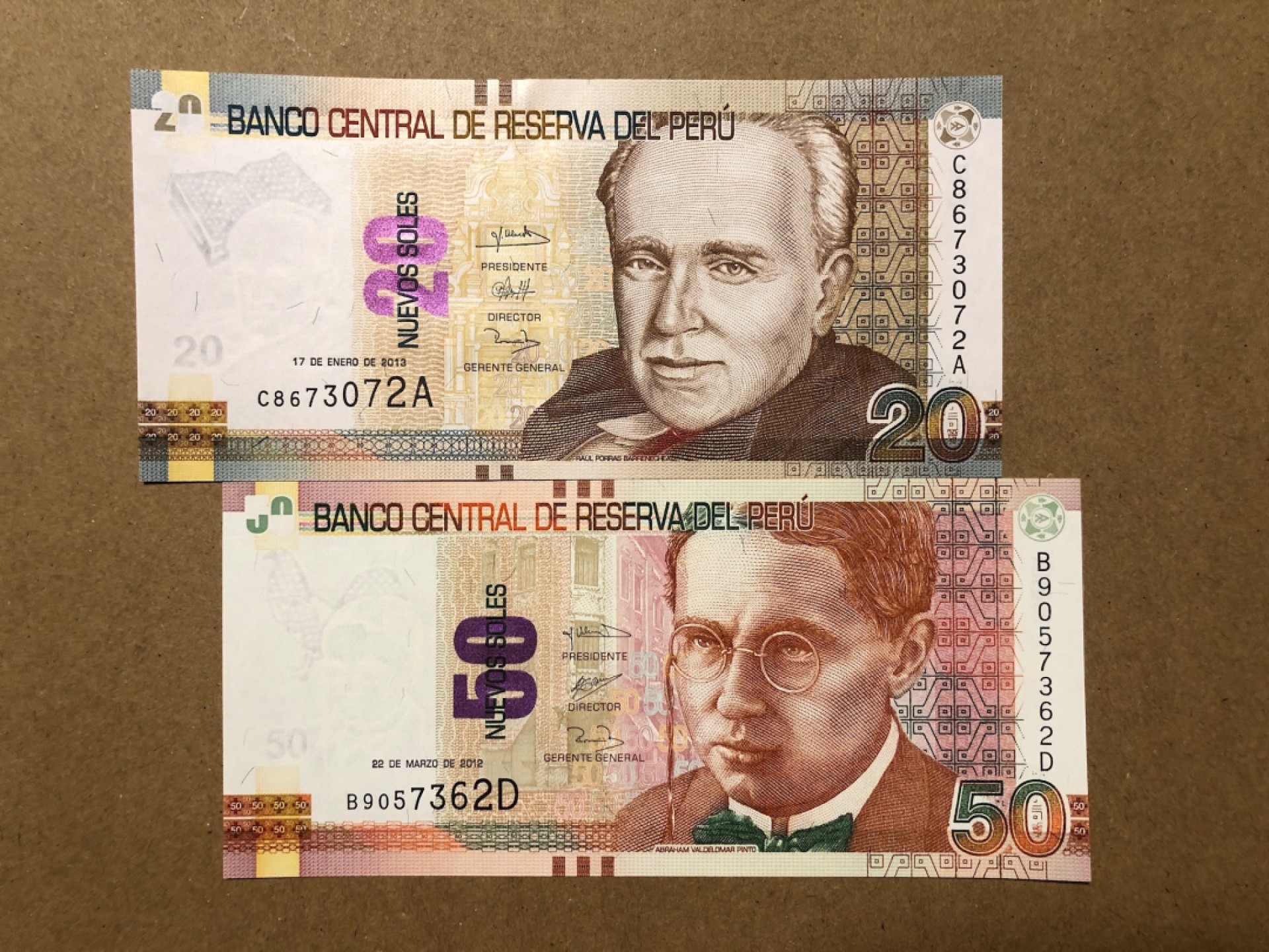 《张总收藏》65期——外币盛宴 秘鲁20、50索尔2张 UNC 2012年