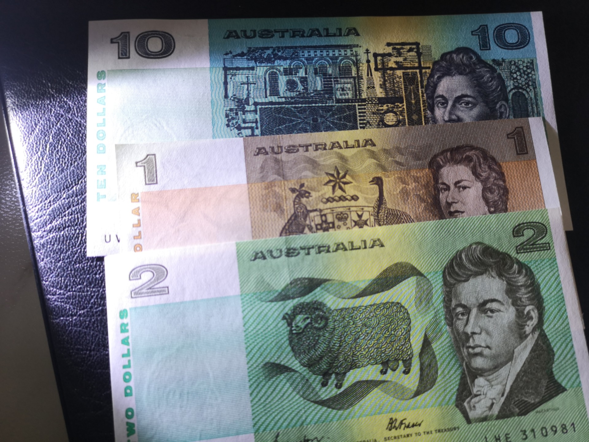 《外钞收藏家》第一百九十期 澳大利亚1、2、10澳元 三张全新 只有1元荧光潮 起他没问题