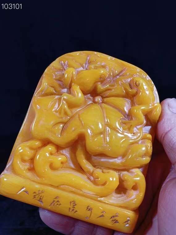 田黄石印章，纯手工雕刻，包浆厚重，刻刀力度深邃，用料上品，呈色稳定