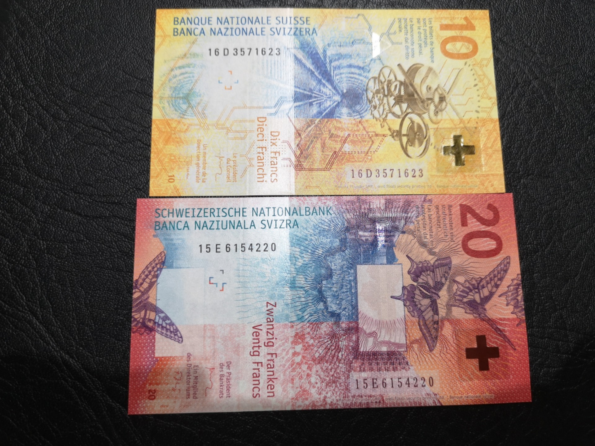 《外钞收藏家》第一百九十期 瑞士最新版10、20法郎 全新UNC  两张一起