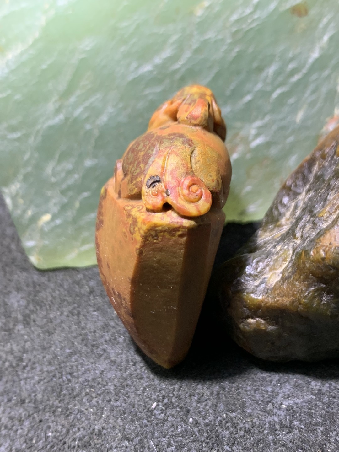 精美亚光战国红玛瑙雕刻瑞兽招财进宝吊坠一个，