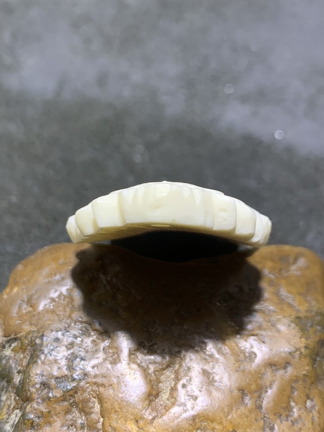 精美天然驼骨雕刻观音菩萨牌子一个，