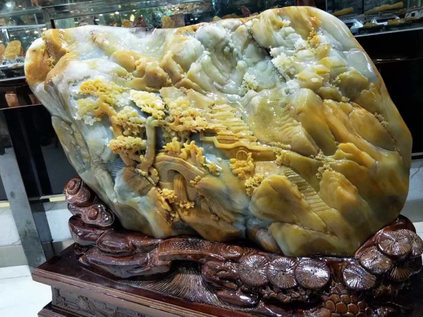 纯天然云南黄龙玉收藏级超大山水摆件《普天同庆》，眼缘聊