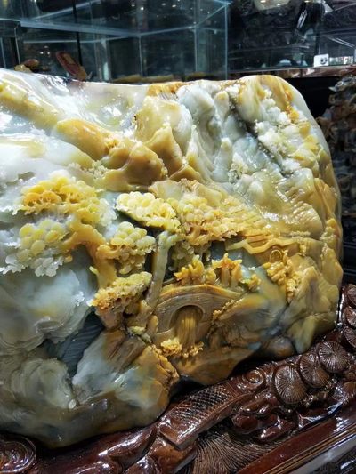 纯天然云南黄龙玉收藏级超大山水摆件《普天同庆》，眼缘聊