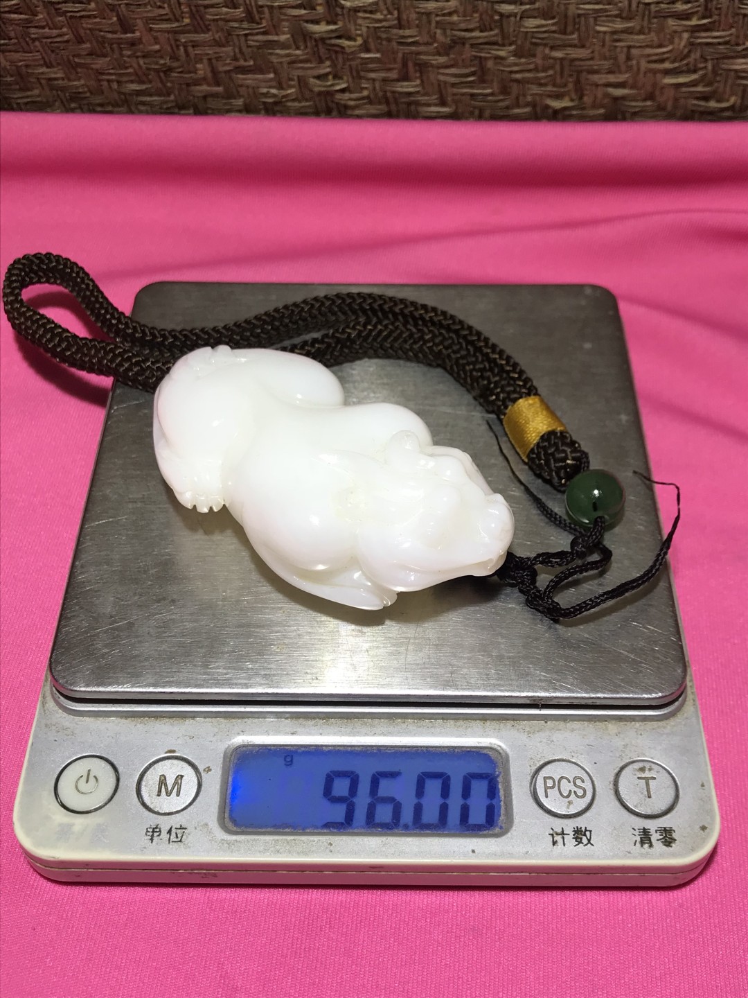 高玉化贝化玉雕刻貔貅把件一个，