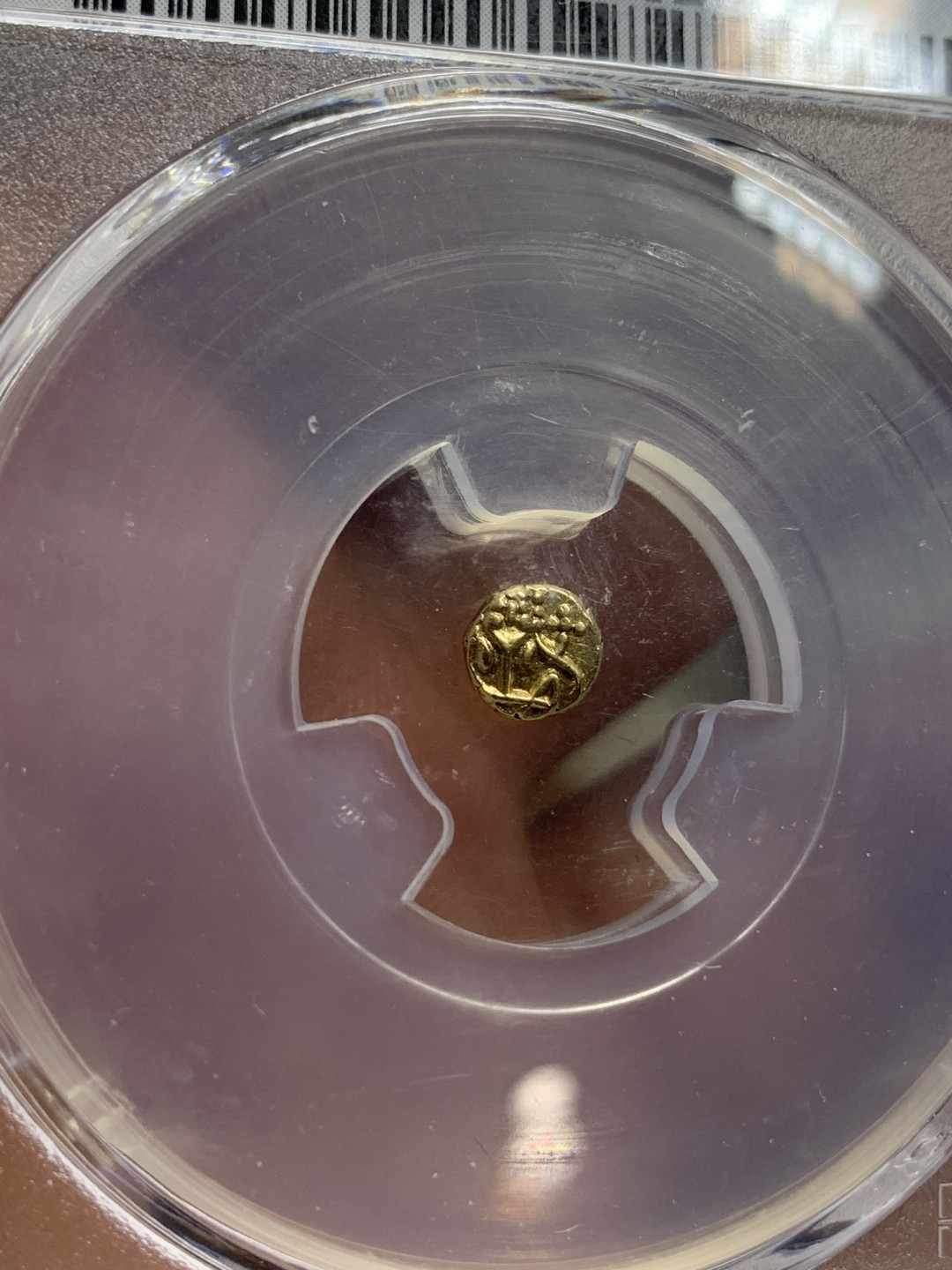 《竞宝斋》第77场-本周日，周一，周四3场拍卖（全场不限金额包邮） PCGS MS63 原光印度1638-1662年间迈索尔1法南金币，正面毗湿奴神像，背面印度文字，盒子背面有小磕