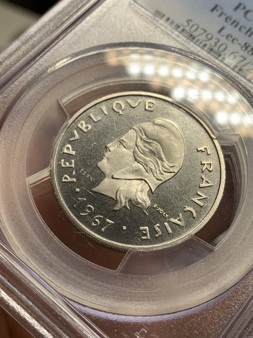 《竞宝斋》第77场-本周日，周一，周四3场拍卖（全场不限金额包邮） PCGS-SP67 法属波利尼西亚1967年20法郎样币，仅发行500枚 法属殖民地样币是法系钱币非常有特色的品种，发行量小 潜力巨大