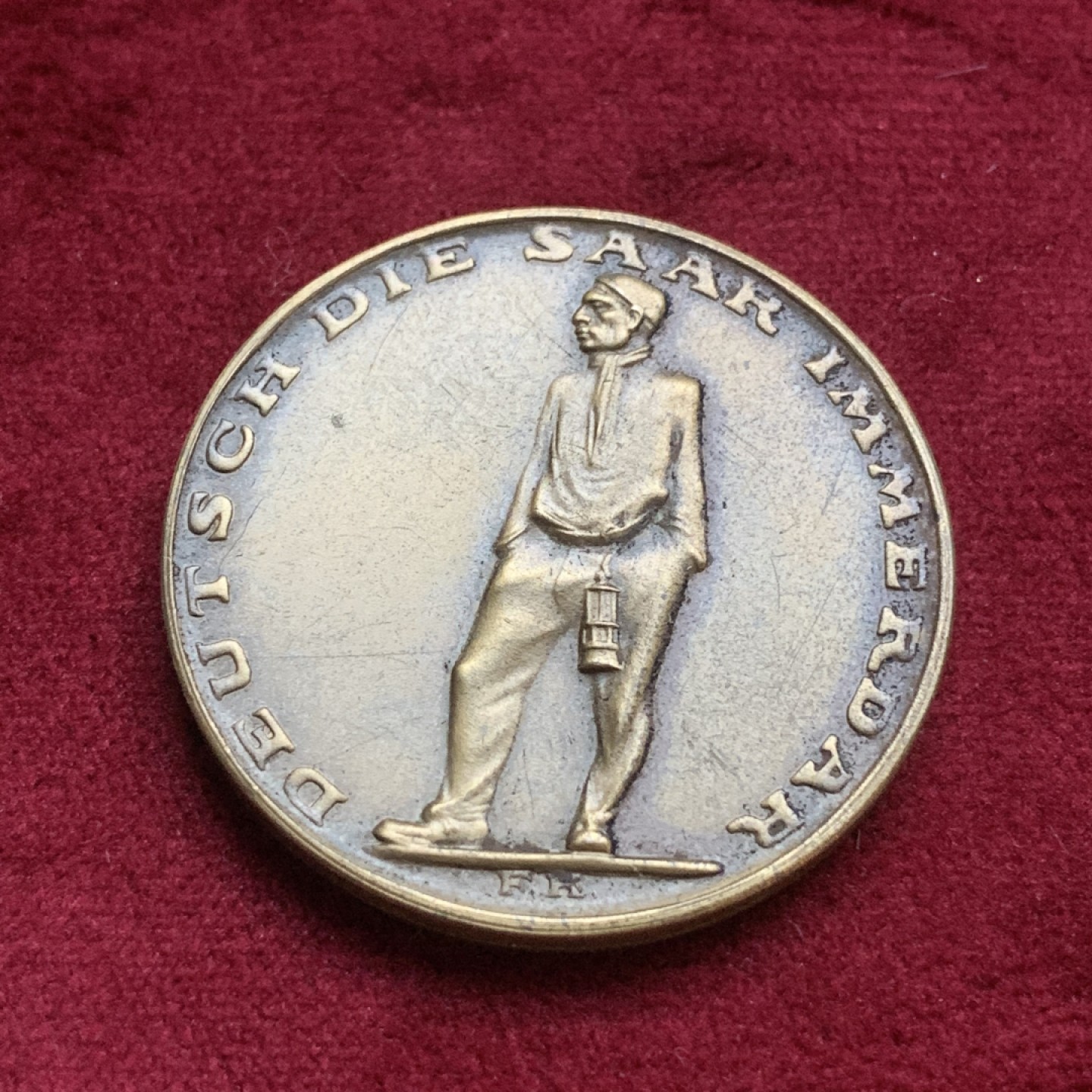 《竞宝斋》第77场-本周日，周一，周四3场拍卖（全场不限金额包邮） 1935年德国萨尔回归铜章（原盒），直径36mm，重量21.6g，原盒好品。