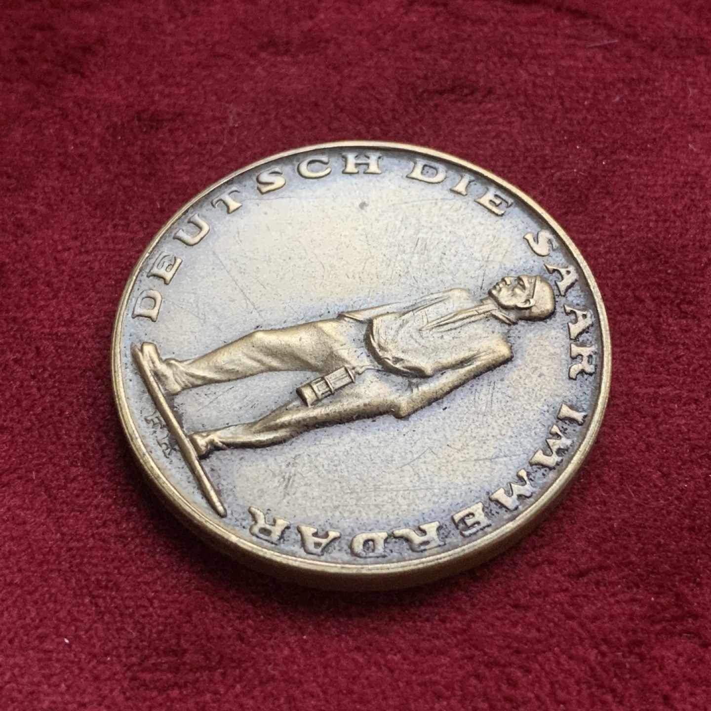 《竞宝斋》第77场-本周日，周一，周四3场拍卖（全场不限金额包邮） 1935年德国萨尔回归铜章（原盒），直径36mm，重量21.6g，原盒好品。