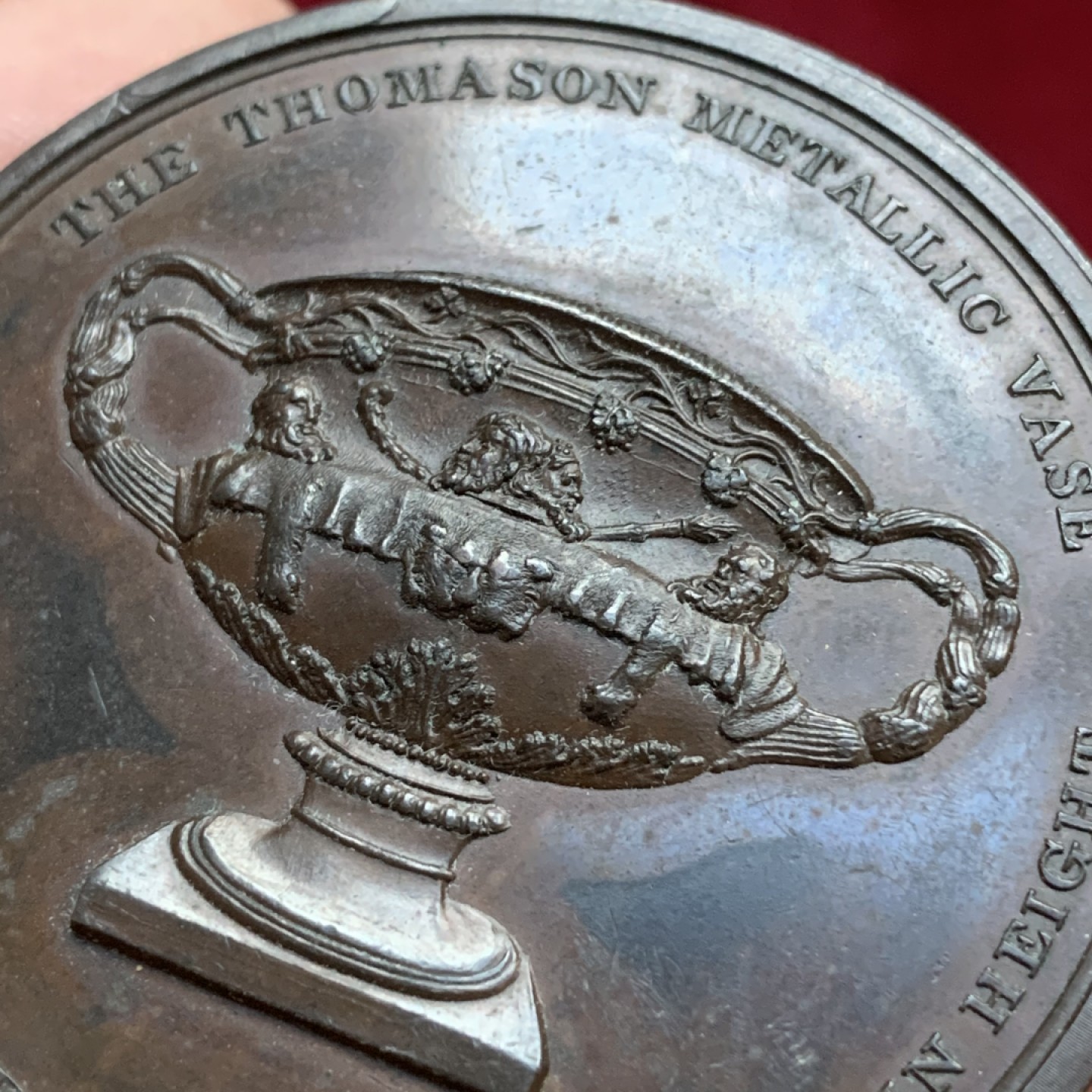 《竞宝斋》第77场-本周日，周一，周四3场拍卖（全场不限金额包邮） 1821年英国托马斯花瓶铜章，直径53mm，重量66g，少见英国老铜章，英国老章普遍涨价中。