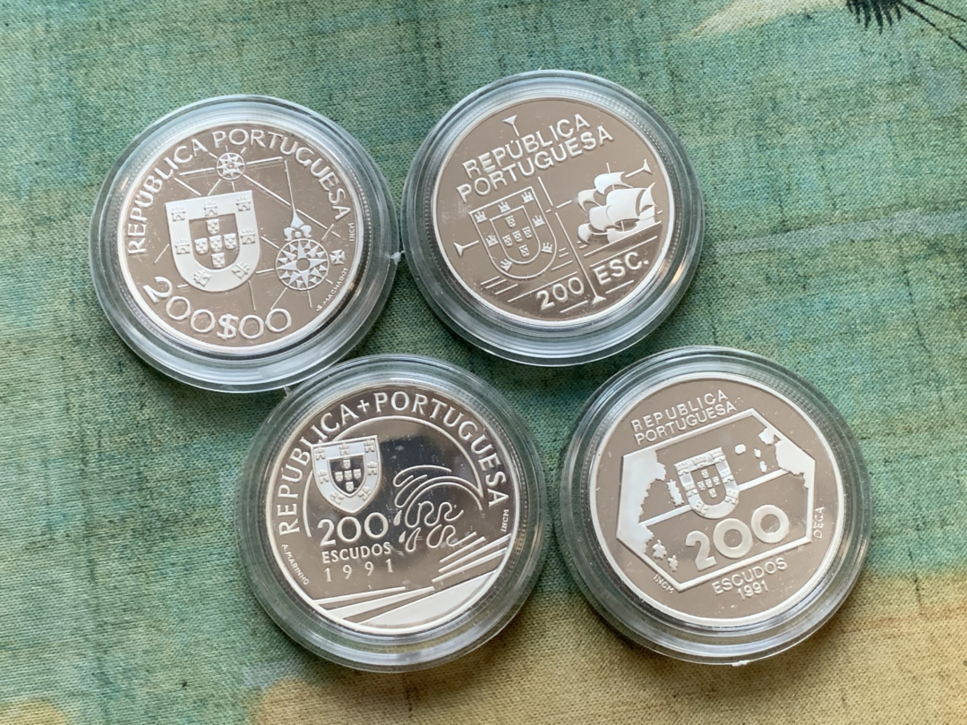 《竞宝斋》第77场-本周日，周一，周四3场拍卖（全场不限金额包邮） 原盒证书 葡萄牙1992年 发现新大陆帆船系列 200埃斯库多 精制大银币 单枚26.5克