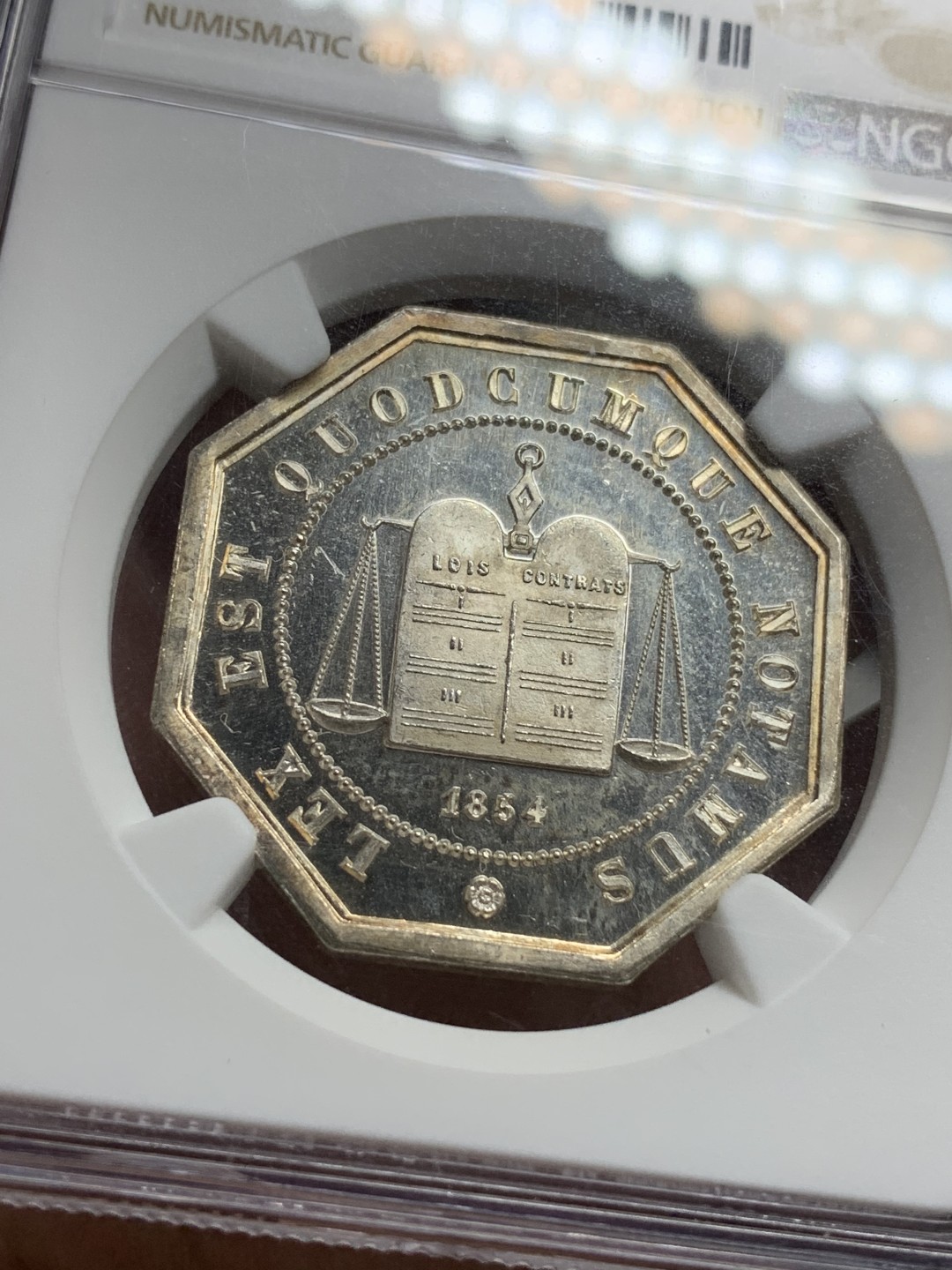 《竞宝斋》第77场-本周日，周一，周四3场拍卖（全场不限金额包邮） NGC MS64 法国1854亚眠公证处八角银章 镜面底板