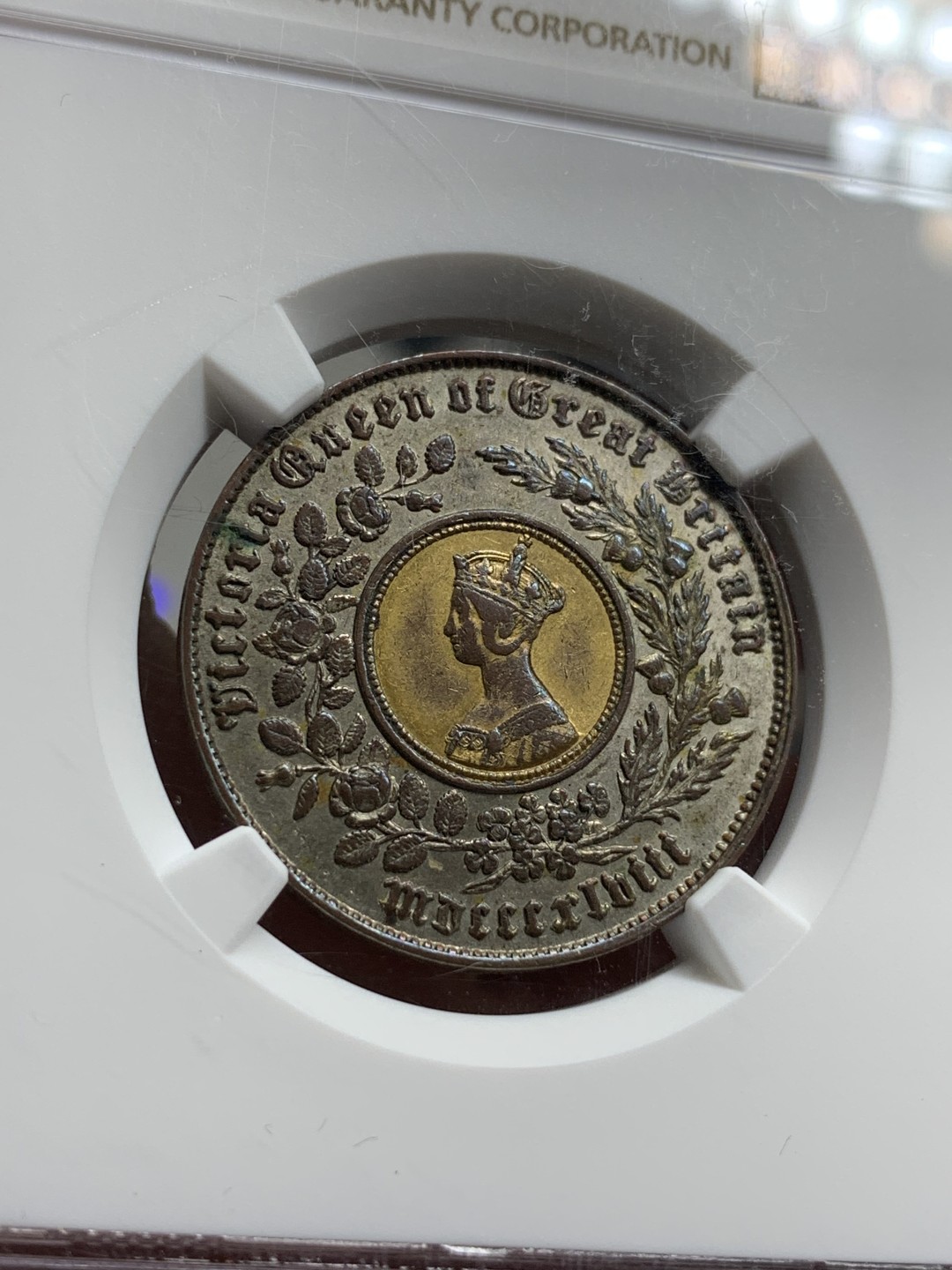 《竞宝斋》第77场-本周日，周一，周四3场拍卖（全场不限金额包邮） NGC AU55英国 1848年 小维 双色克朗币 保存好 细节佳 转为状态