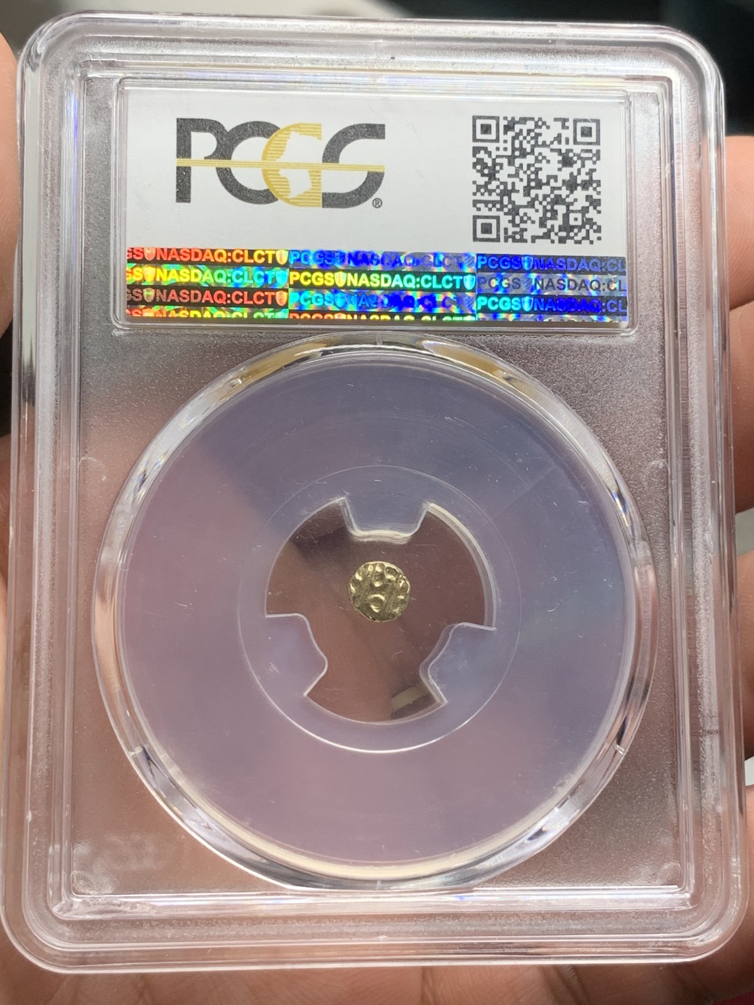 《竞宝斋》第77场-本周日，周一，周四3场拍卖（全场不限金额包邮） PCGS MS63 原光印度1638-1662年间迈索尔1法南金币，正面毗湿奴神像，背面印度文字，盒子背面有小磕