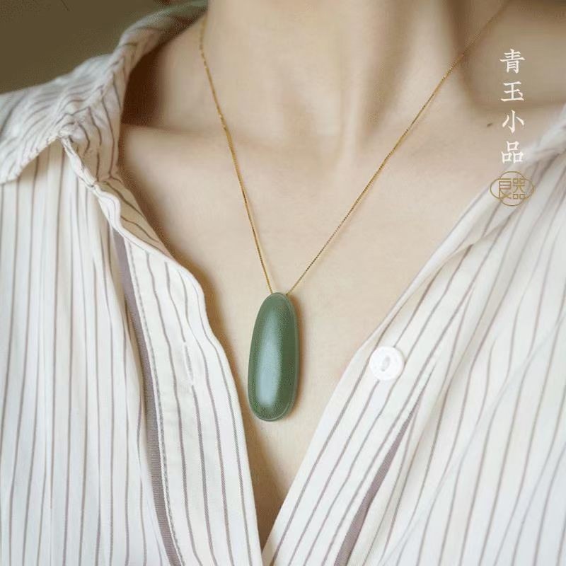 天然和田玉吊坠青玉平安无事牌挂坠男女款颈饰简约风气质圆款