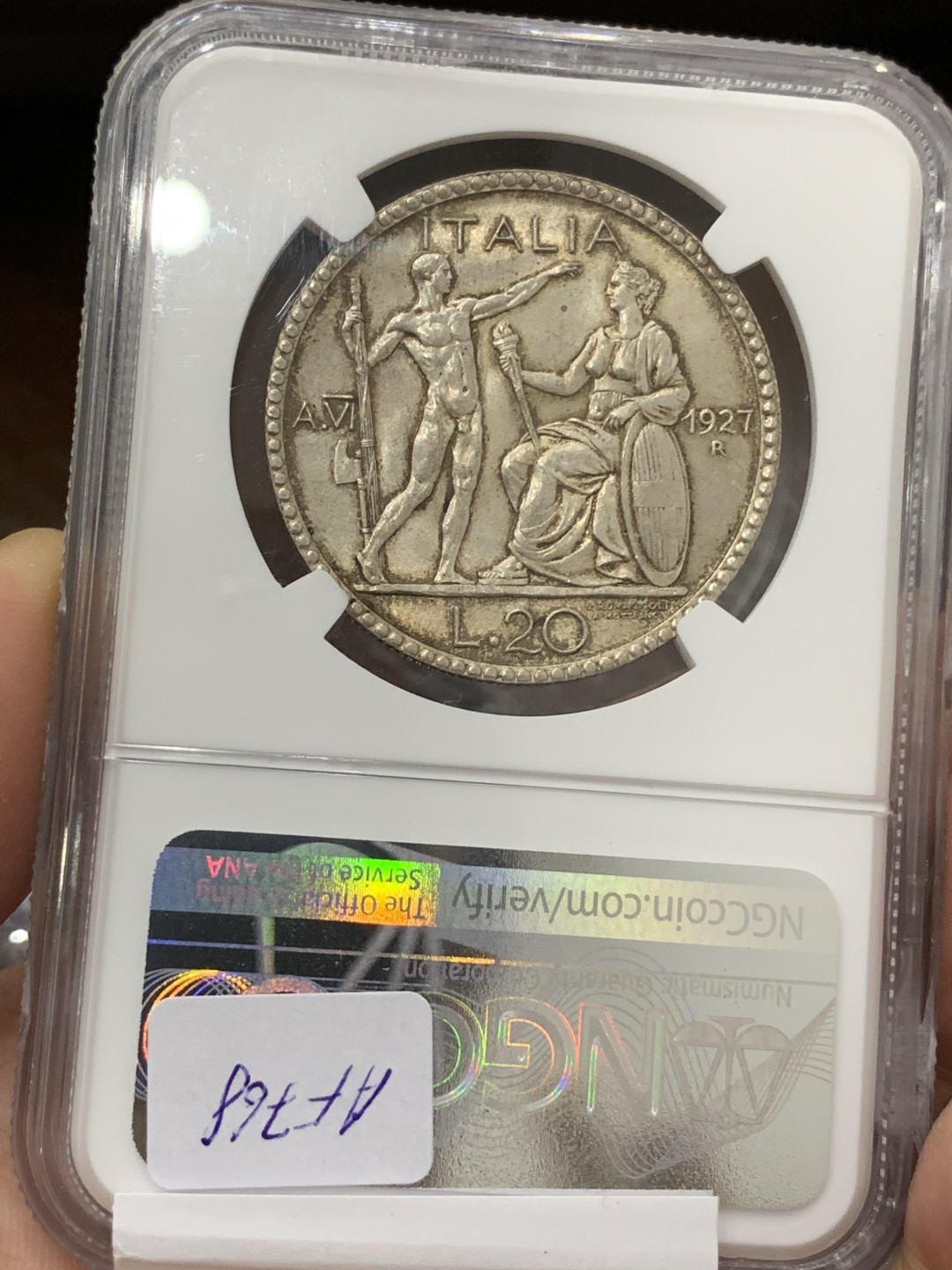 《竞宝斋》第77场-本周日，周一，周四3场拍卖（全场不限金额包邮） NGC-MS64 意大利 1927R 20里拉大银币 法西斯裸男 淡包浆可以收藏的状态 热门品种 意大利潜力巨大