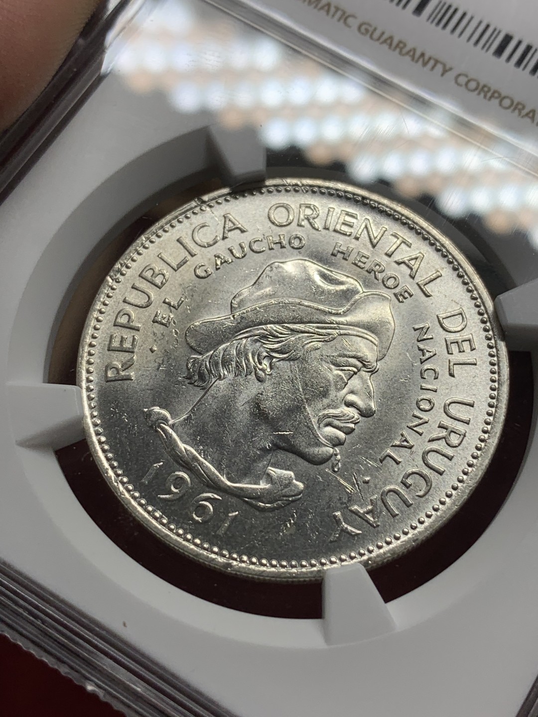 《竞宝斋》第77场-本周日，周一，周四3场拍卖（全场不限金额包邮） NGC UNCD 乌拉圭1961年反西班牙革命150周年10比索银币